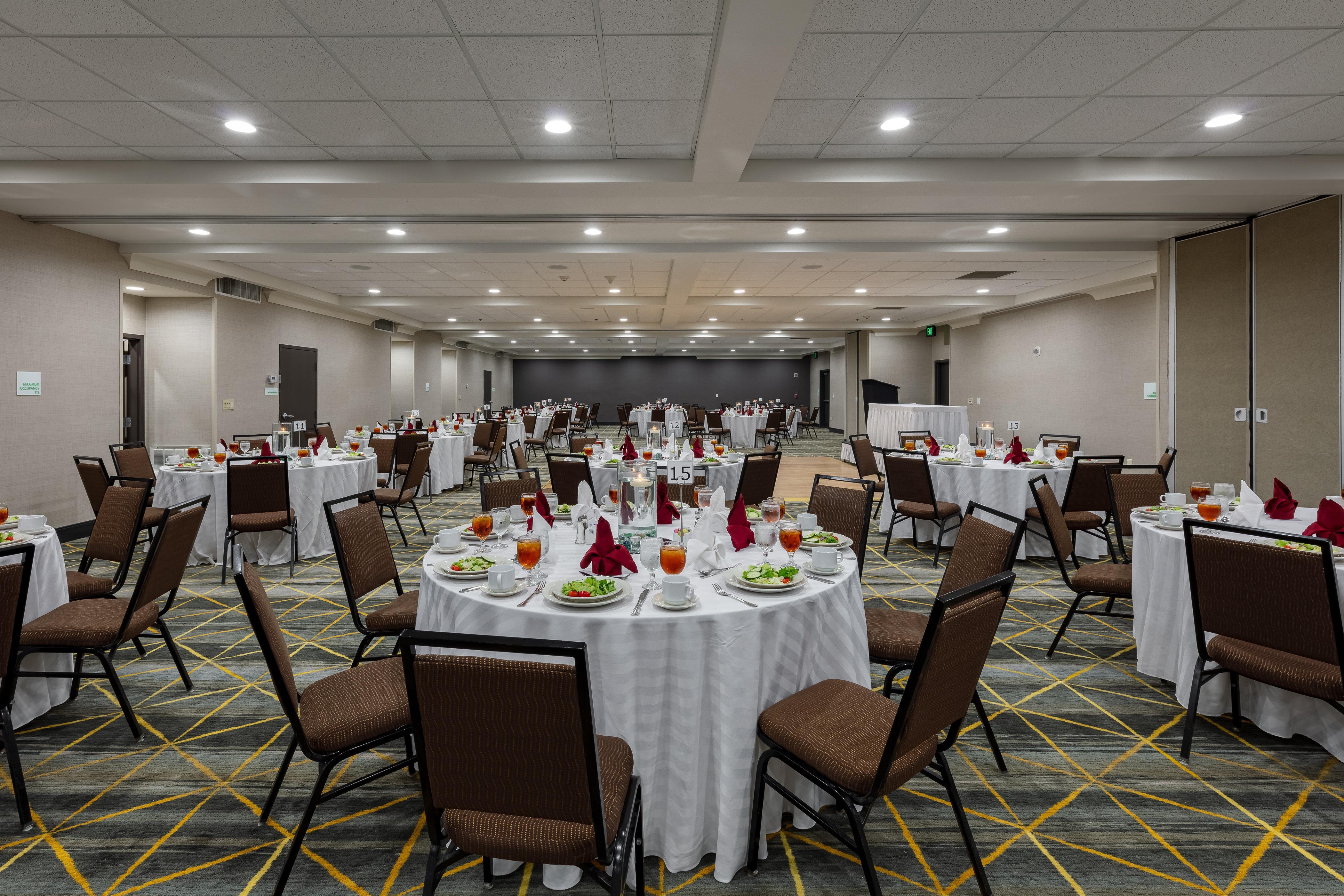 Holiday Inn & Suites Atlanta Airport North By Ihg College Park Bagian luar foto