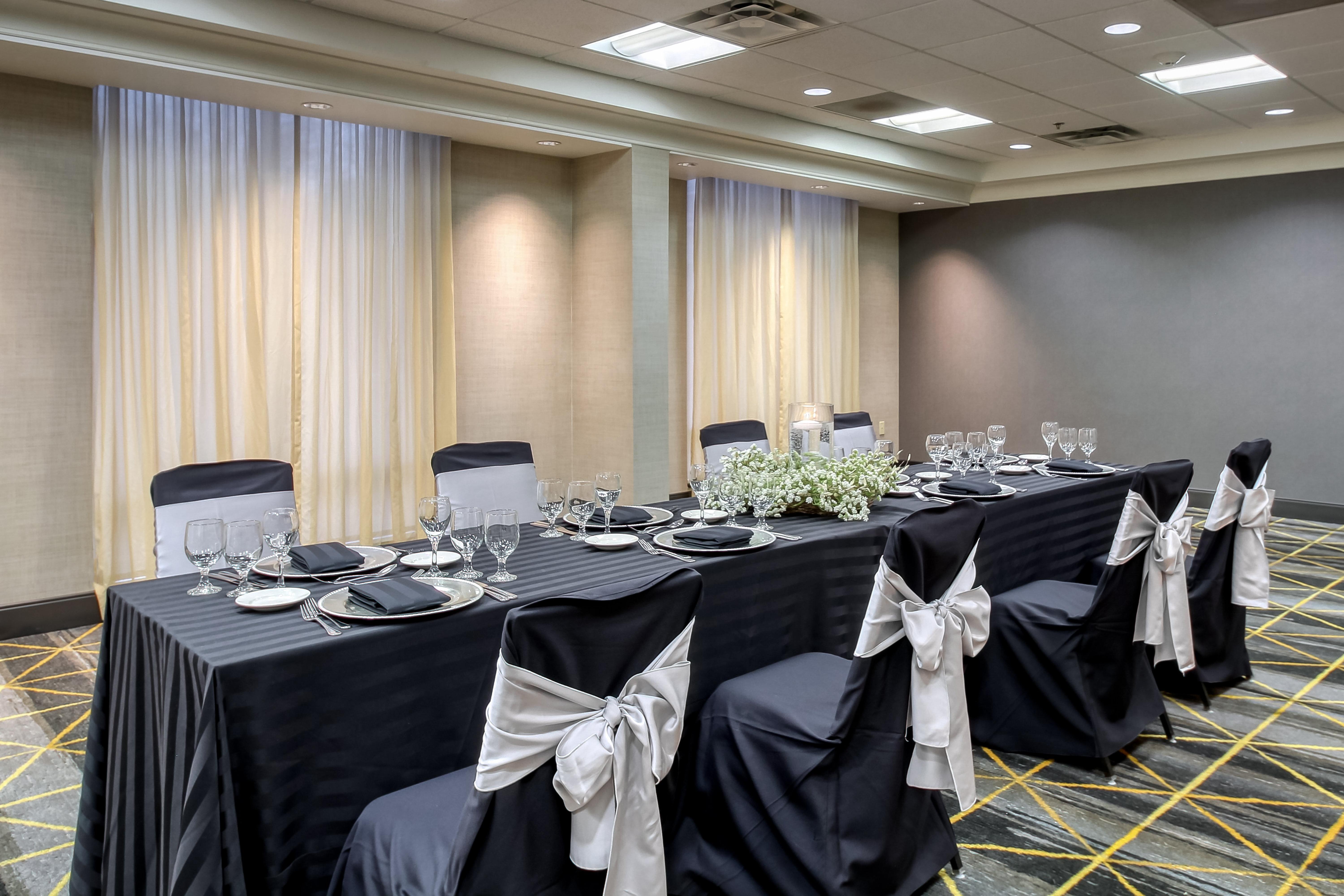 Holiday Inn & Suites Atlanta Airport North By Ihg College Park Bagian luar foto