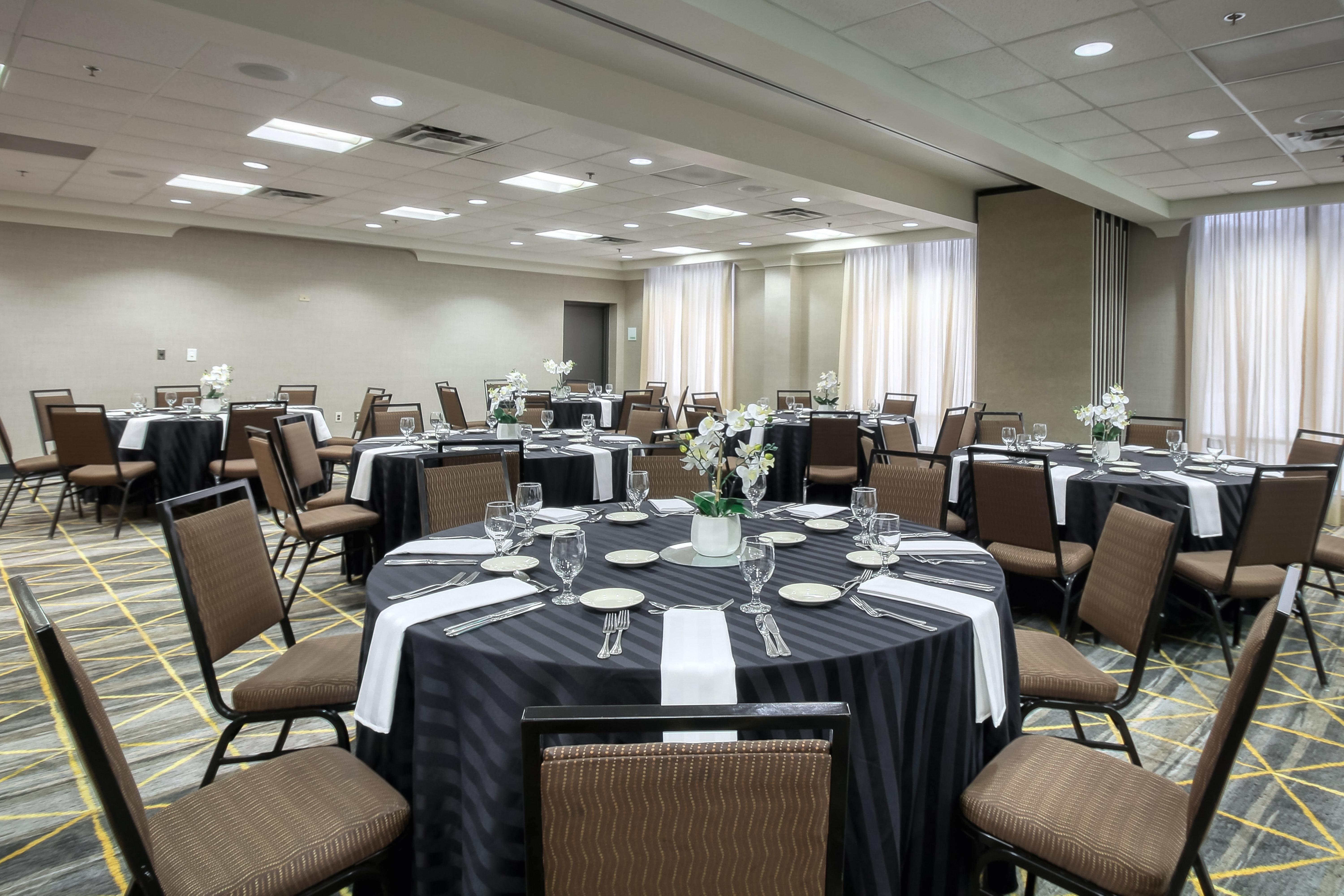 Holiday Inn & Suites Atlanta Airport North By Ihg College Park Bagian luar foto