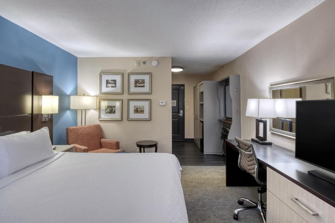 Holiday Inn & Suites Atlanta Airport North By Ihg College Park Bagian luar foto