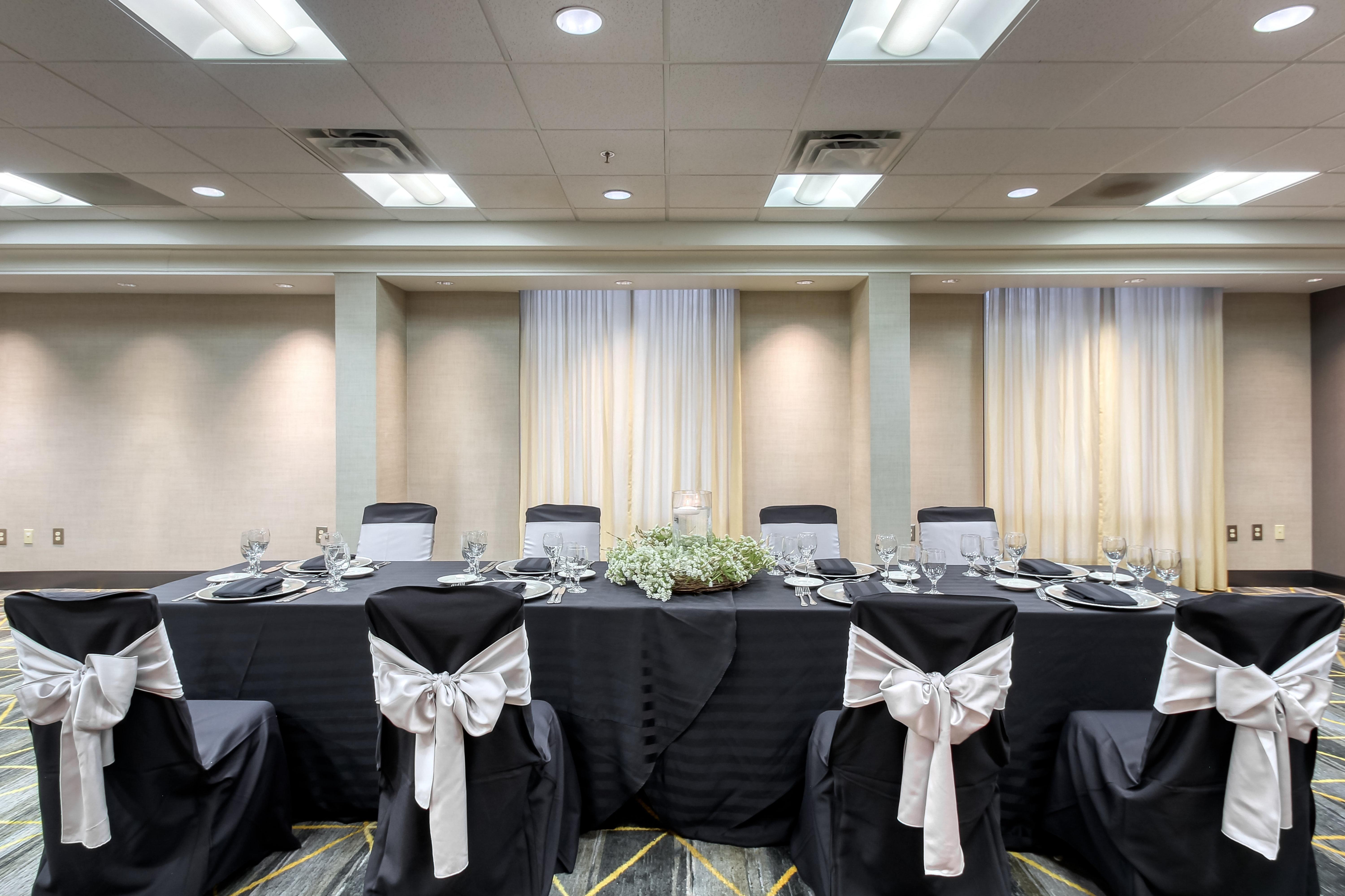 Holiday Inn & Suites Atlanta Airport North By Ihg College Park Bagian luar foto