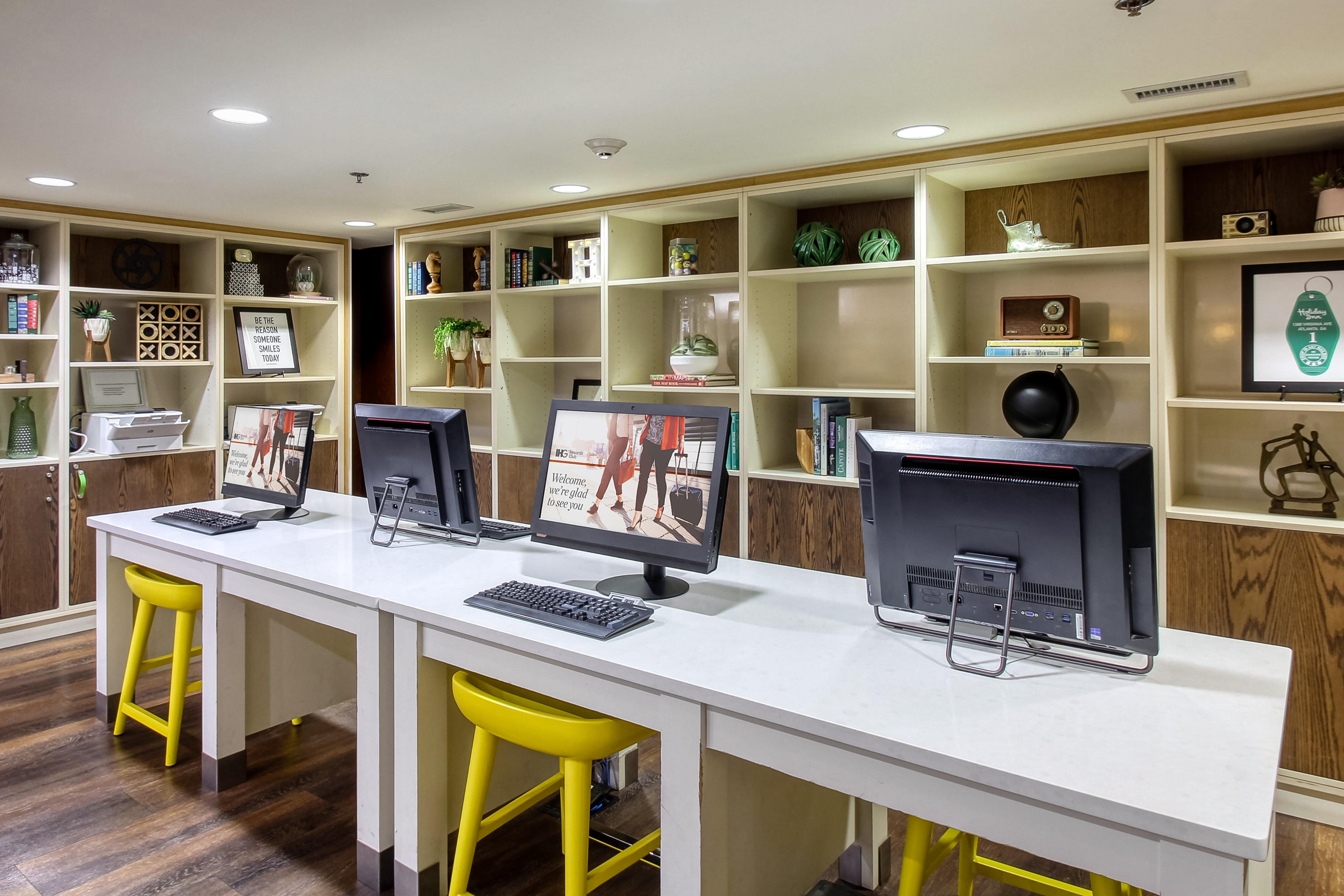 Holiday Inn & Suites Atlanta Airport North By Ihg College Park Bagian luar foto